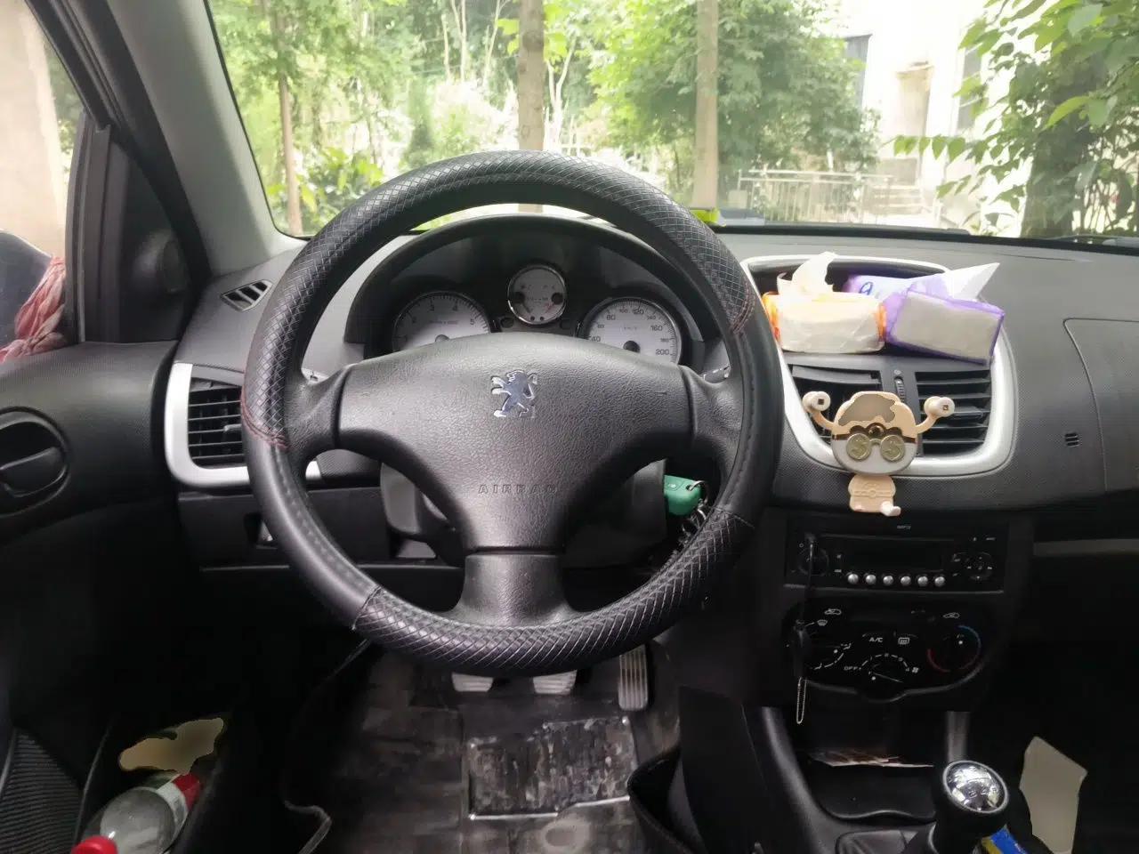 Peugeot 207 2011 Hatchback 1.4L Manual Yule Edition — миниатюра 11