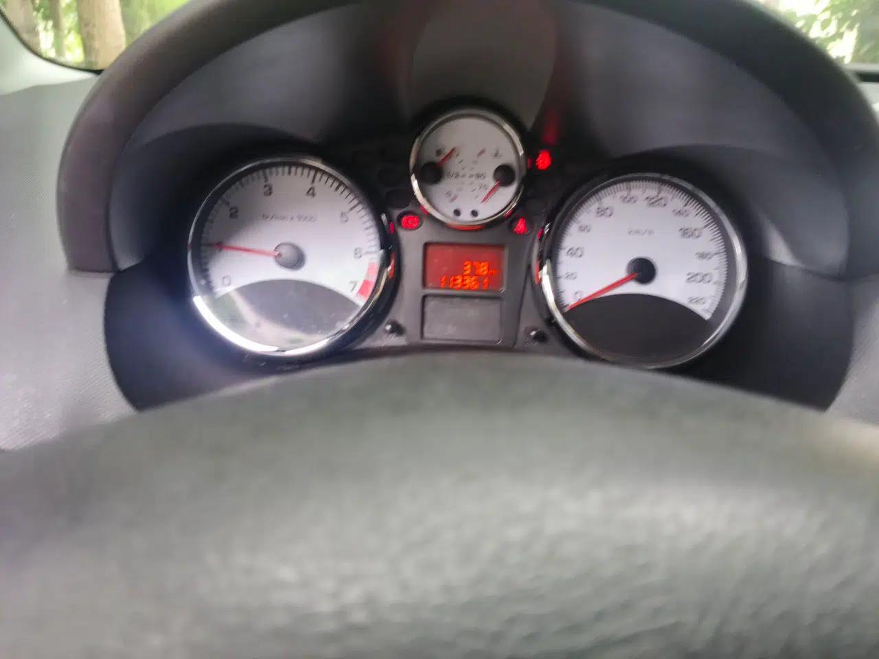 Peugeot 207 2011 Hatchback 1.4L Manual Yule Edition — миниатюра 13