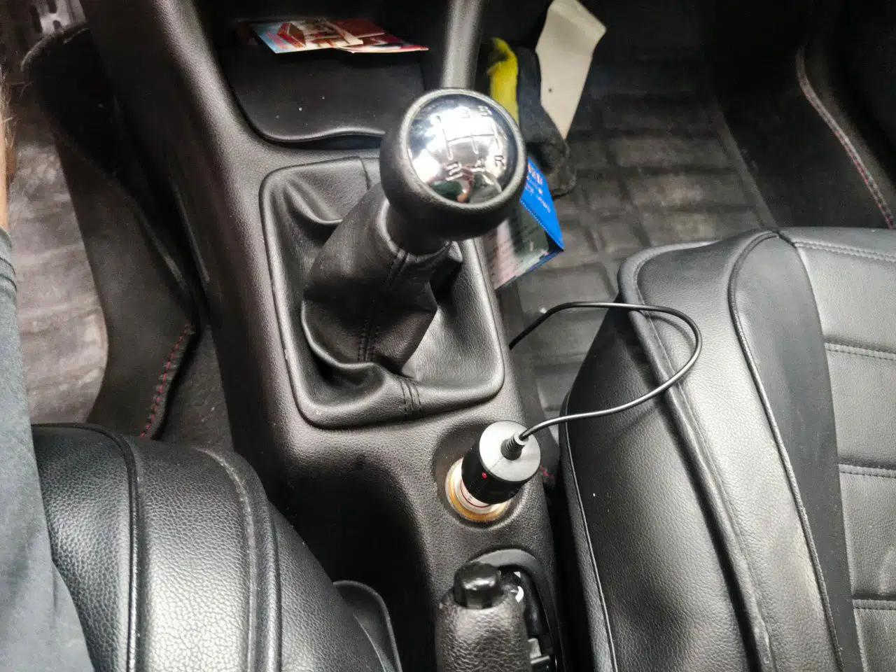 Peugeot 207 2011 Hatchback 1.4L Manual Yule Edition — миниатюра 15