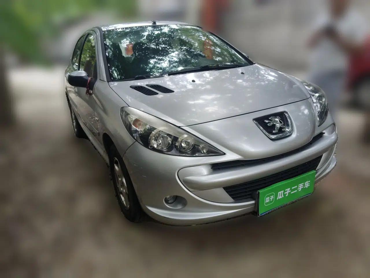 Peugeot 207 2011 Hatchback 1.4L Manual Yule Edition — миниатюра 3