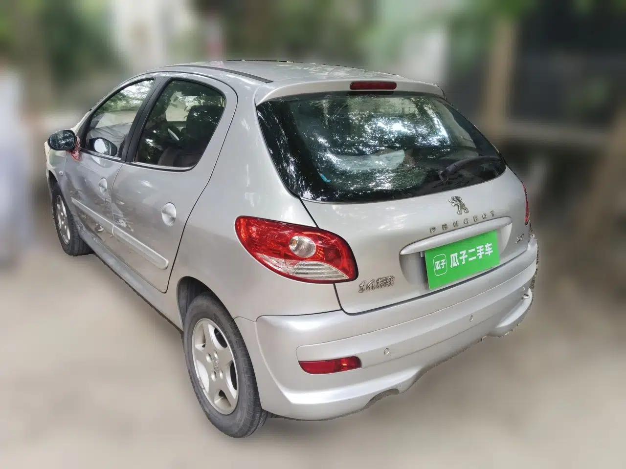 Peugeot 207 2011 Hatchback 1.4L Manual Yule Edition — миниатюра 4