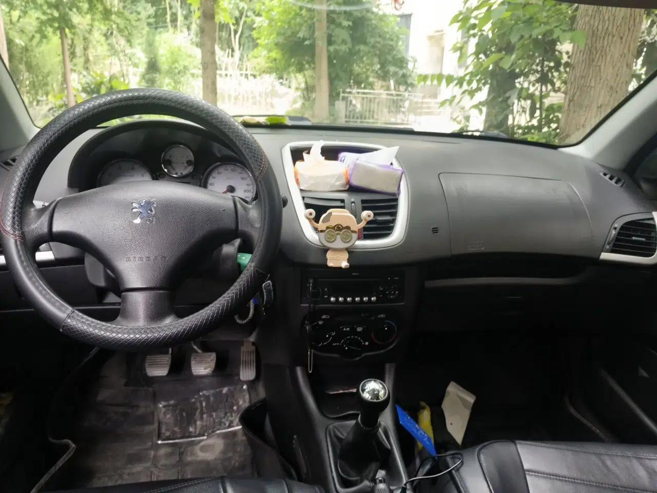 Peugeot 207 2011 Hatchback 1.4L Manual Yule Edition — миниатюра 10