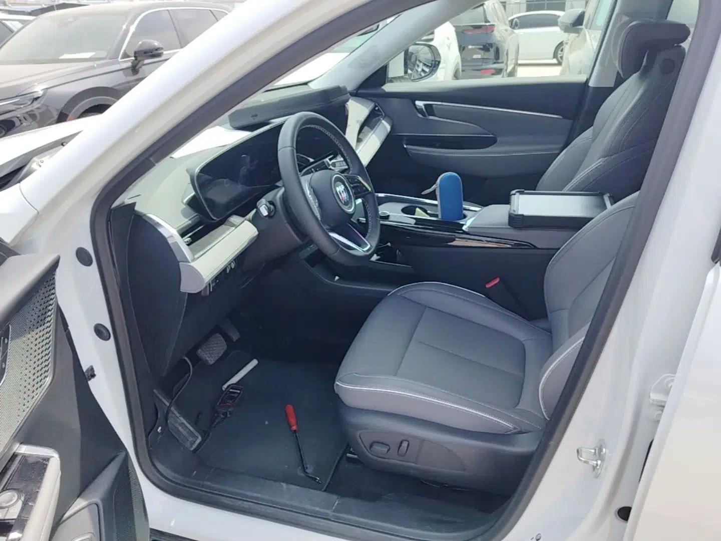 Buick E5 2025 Model 620KM Prestige Edition — миниатюра 18