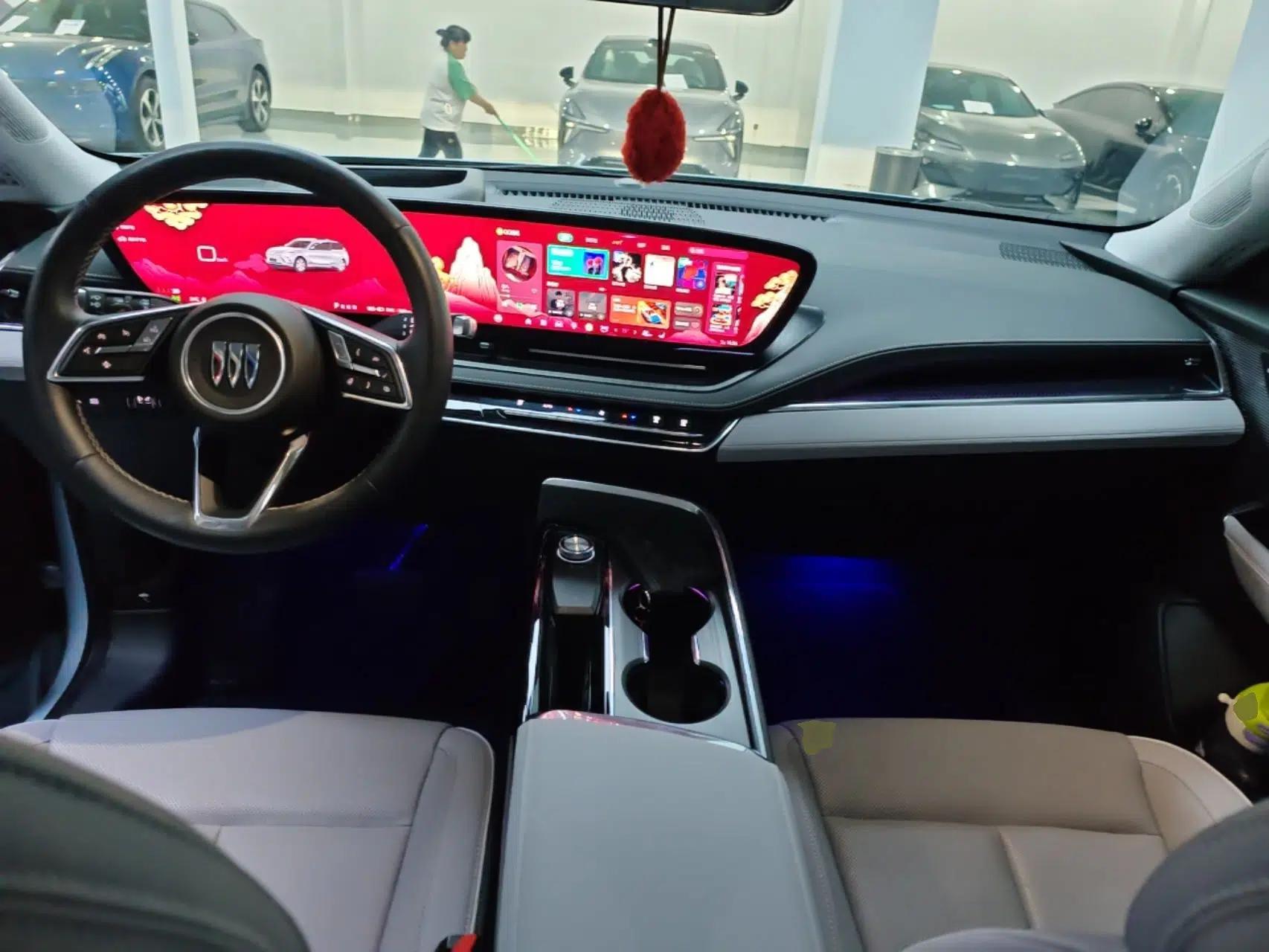 Buick E5 2024 Premium Standard-Range Audiovisual Edition — миниатюра 13