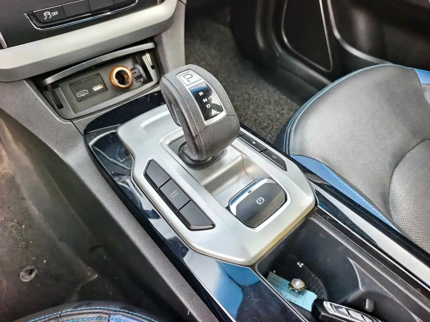 Geely Emgrand New Energy 2016 EV Premium Edition — миниатюра 7