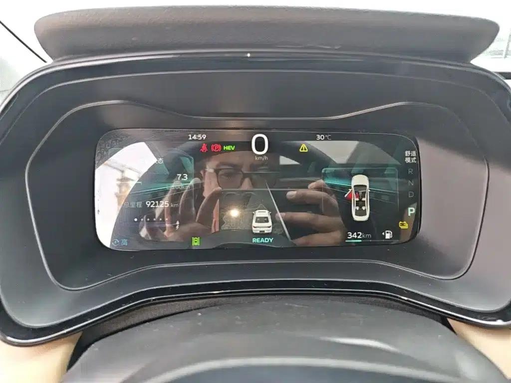 Geely Emgrand L HiP 2024 Champion Edition 1.5TD-DHT Pro 100KM Excellent Model — миниатюра 12