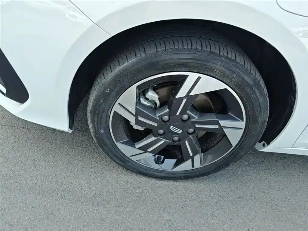 Geely Emgrand L HiP 2024 Champion Edition 1.5TD-DHT Pro 100KM Excellent Model — миниатюра 23