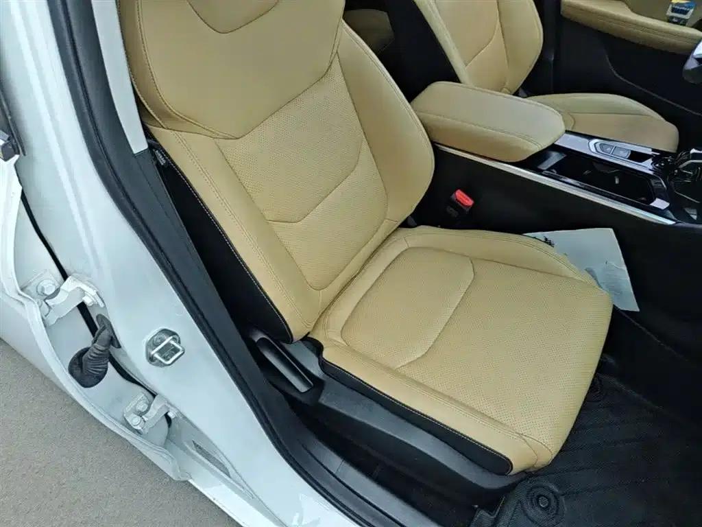 Geely Emgrand L HiP 2024 Champion Edition 1.5TD-DHT Pro 100KM Excellent Model — миниатюра 25