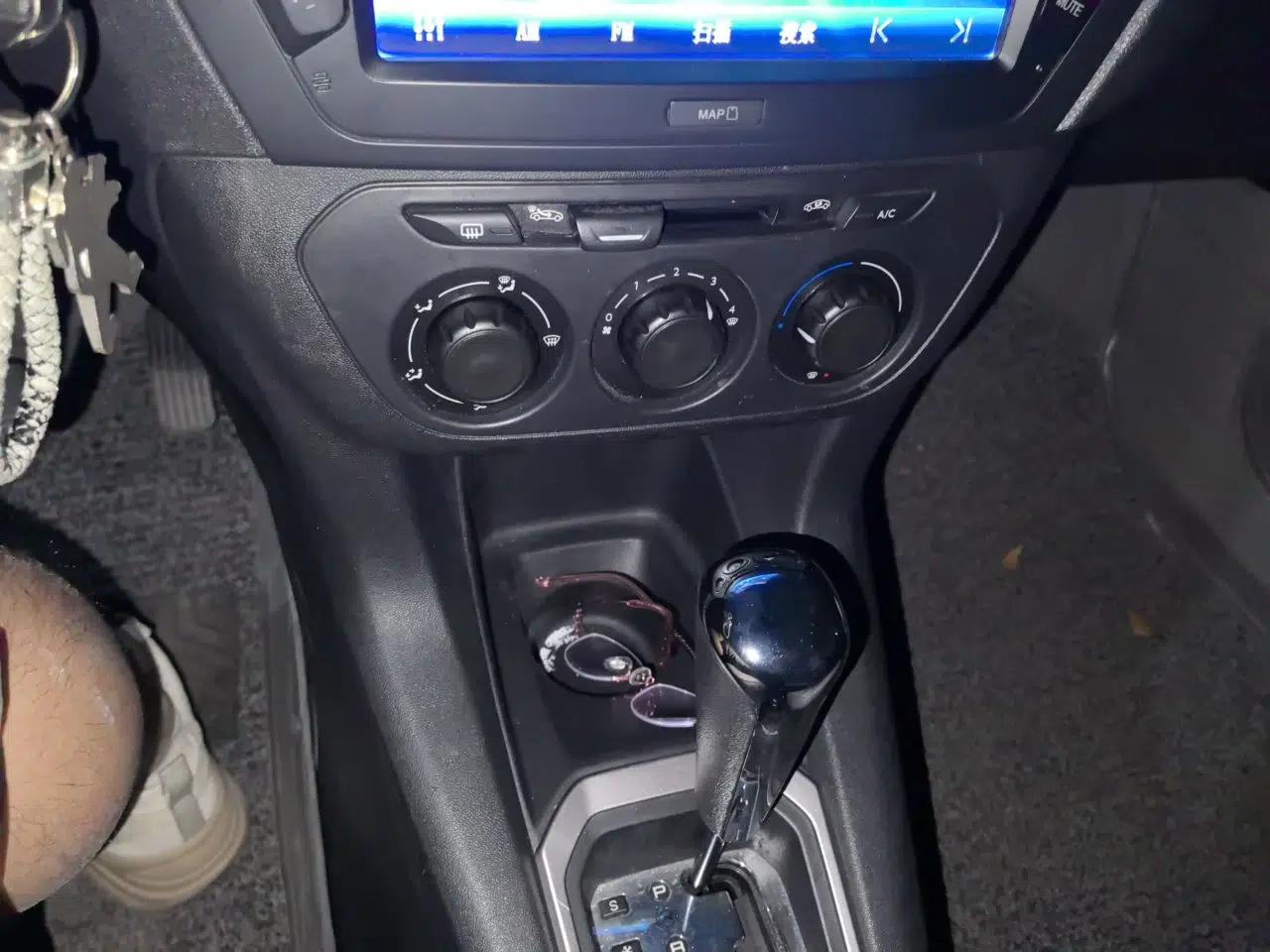 Peugeot 301 2014 1.6L Automatic Comfort Edition — миниатюра 14