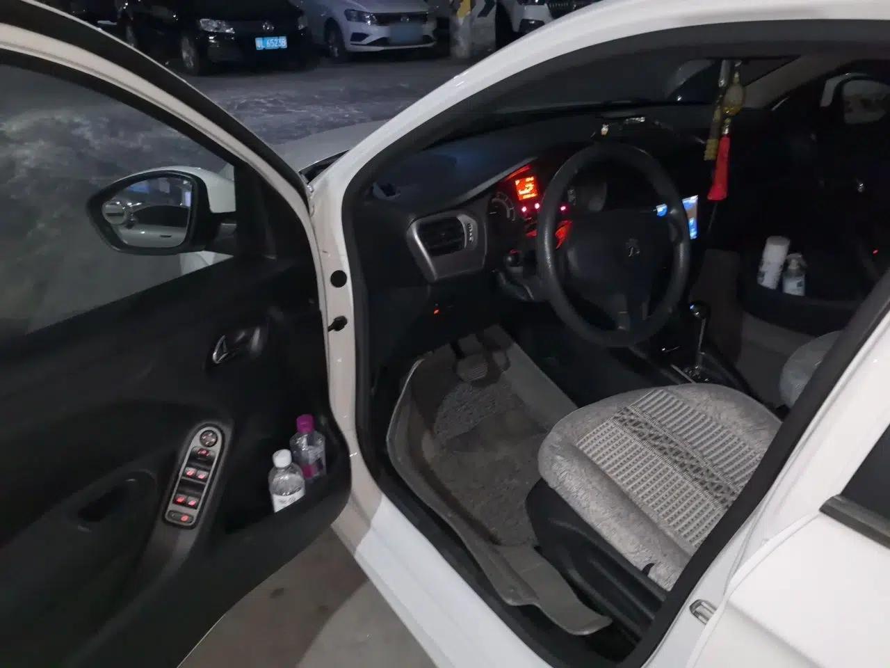 Peugeot 301 2014 1.6L Automatic Comfort Edition — миниатюра 17