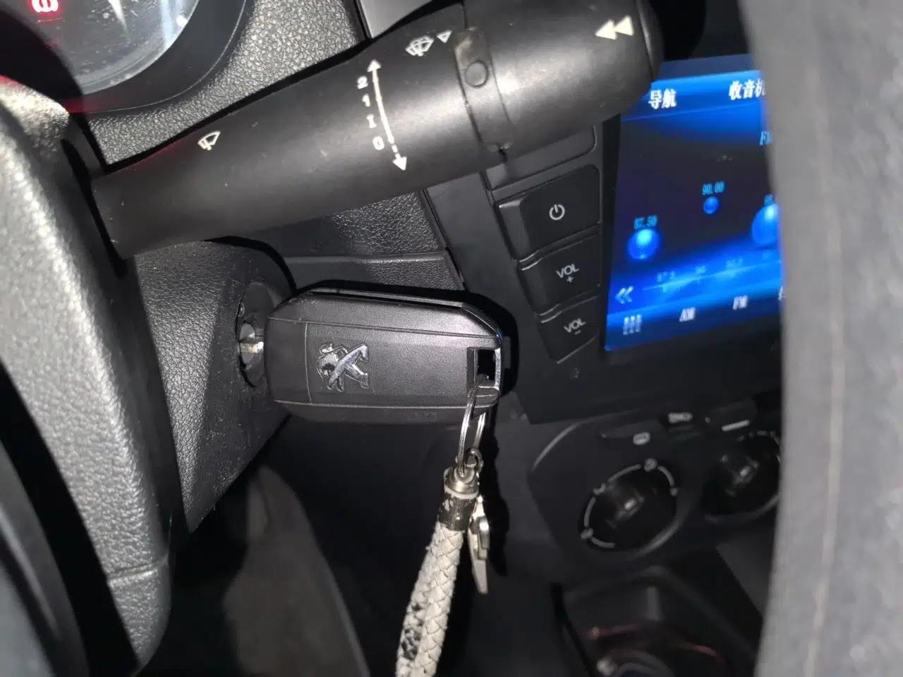 Peugeot 301 2014 1.6L Automatic Comfort Edition — миниатюра 9