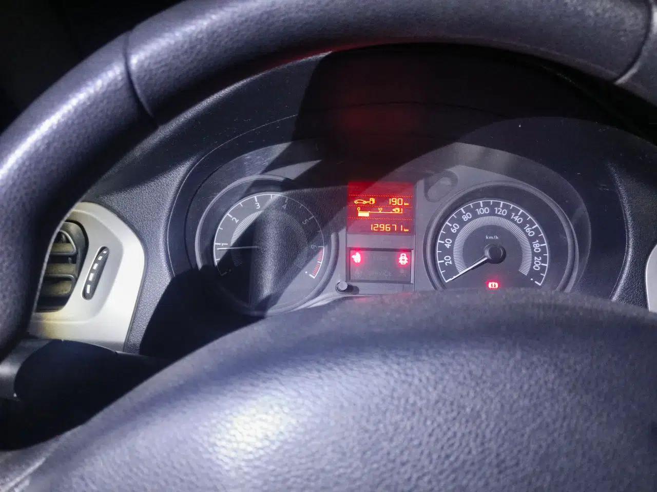 Peugeot 301 2014 1.6L Manual Comfort Edition — миниатюра 12