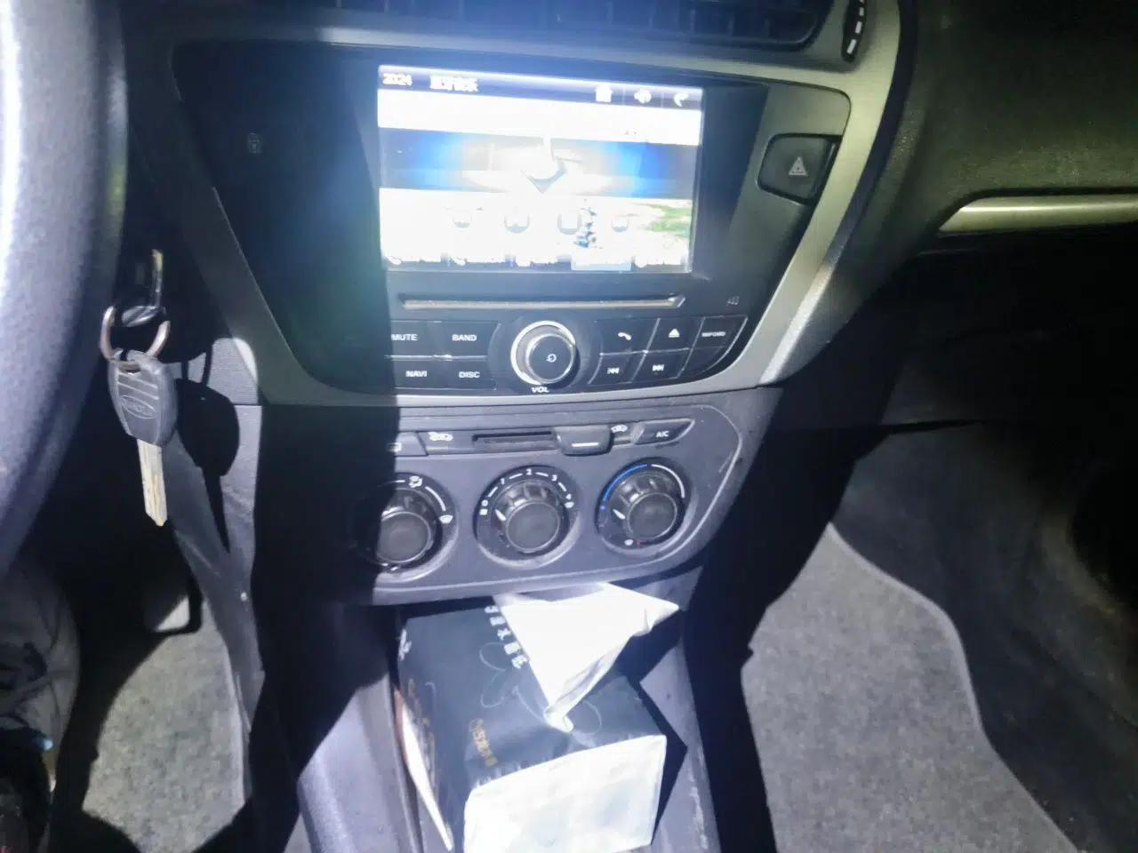 Peugeot 301 2014 1.6L Manual Comfort Edition — миниатюра 14