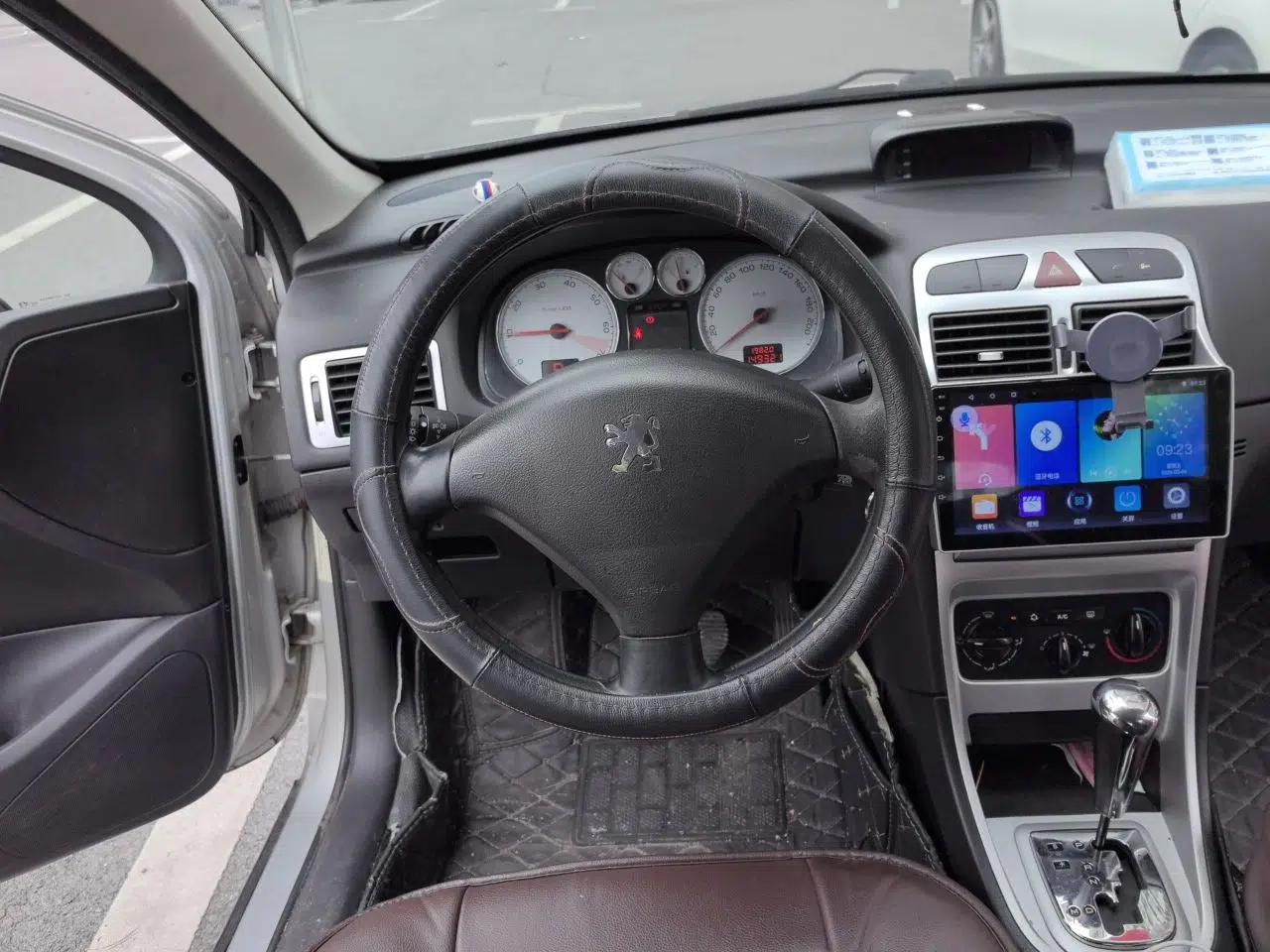 Peugeot 307 2010 Sedan 1.6L Automatic Comfort Edition — миниатюра 11