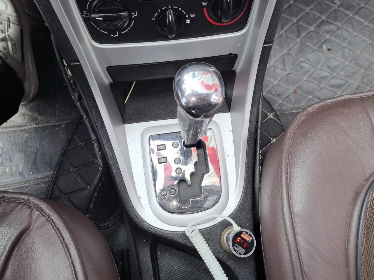 Peugeot 307 2010 Sedan 1.6L Automatic Comfort Edition — миниатюра 15