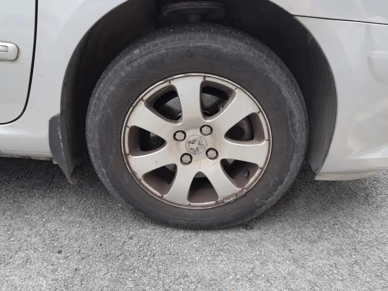 Peugeot 307 2010 Sedan 1.6L Automatic Comfort Edition — миниатюра 8