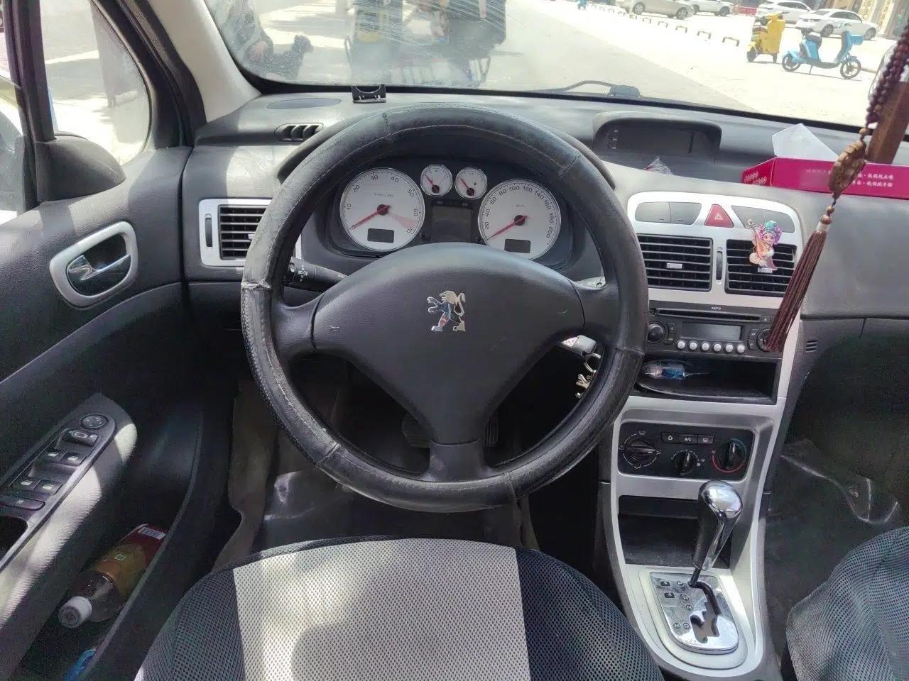 Peugeot 307 2012 Hatchback 1.6L Automatic Comfort Edition — миниатюра 11