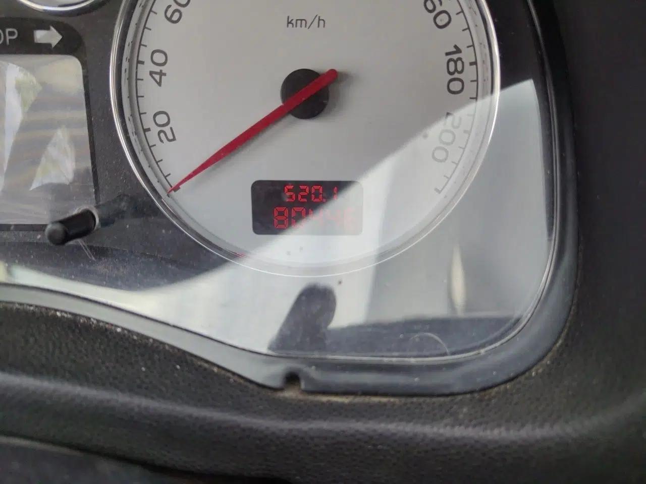 Peugeot 307 2012 Hatchback 1.6L Automatic Comfort Edition — миниатюра 13