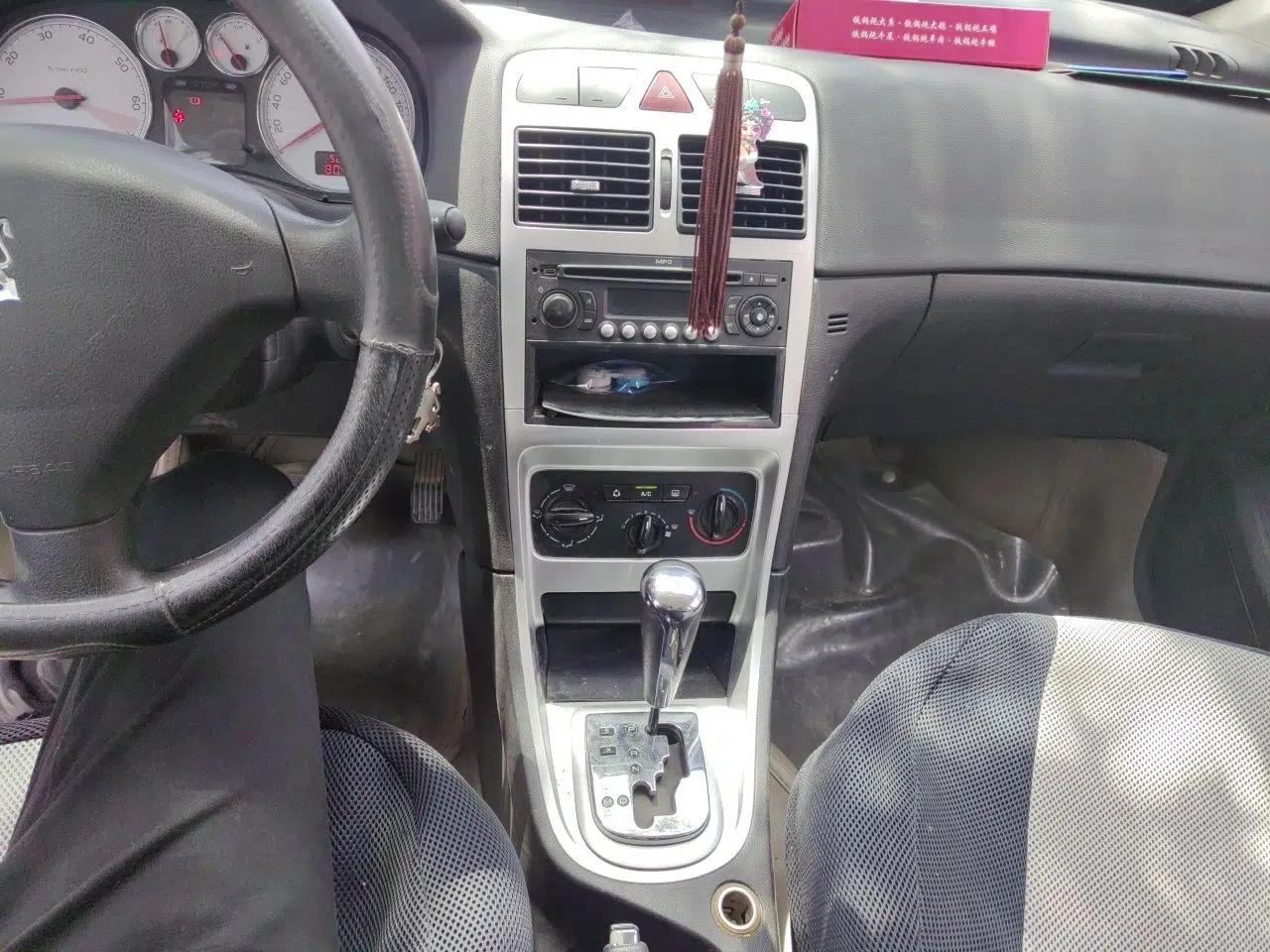 Peugeot 307 2012 Hatchback 1.6L Automatic Comfort Edition — миниатюра 14