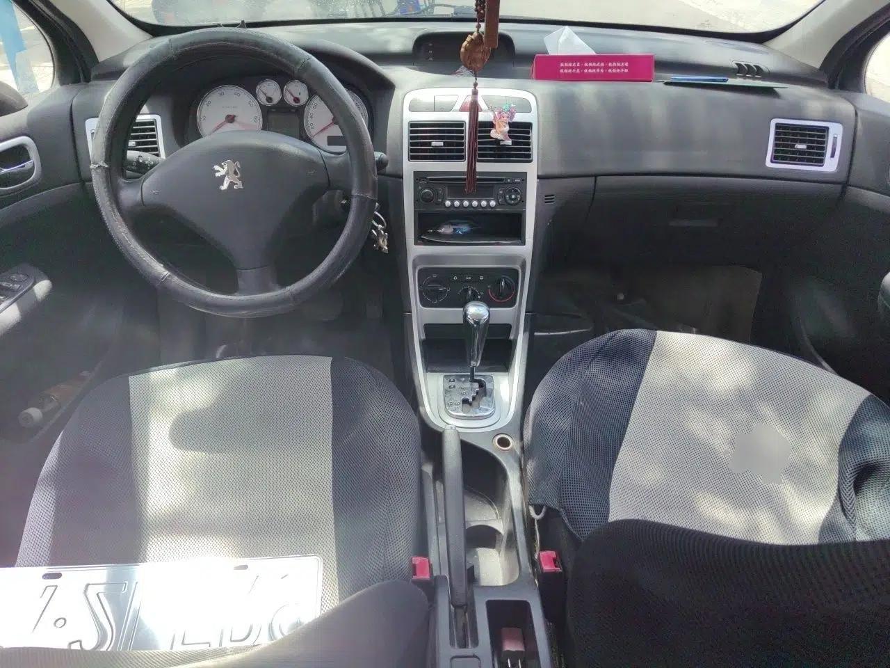 Peugeot 307 2012 Hatchback 1.6L Automatic Comfort Edition — миниатюра 10