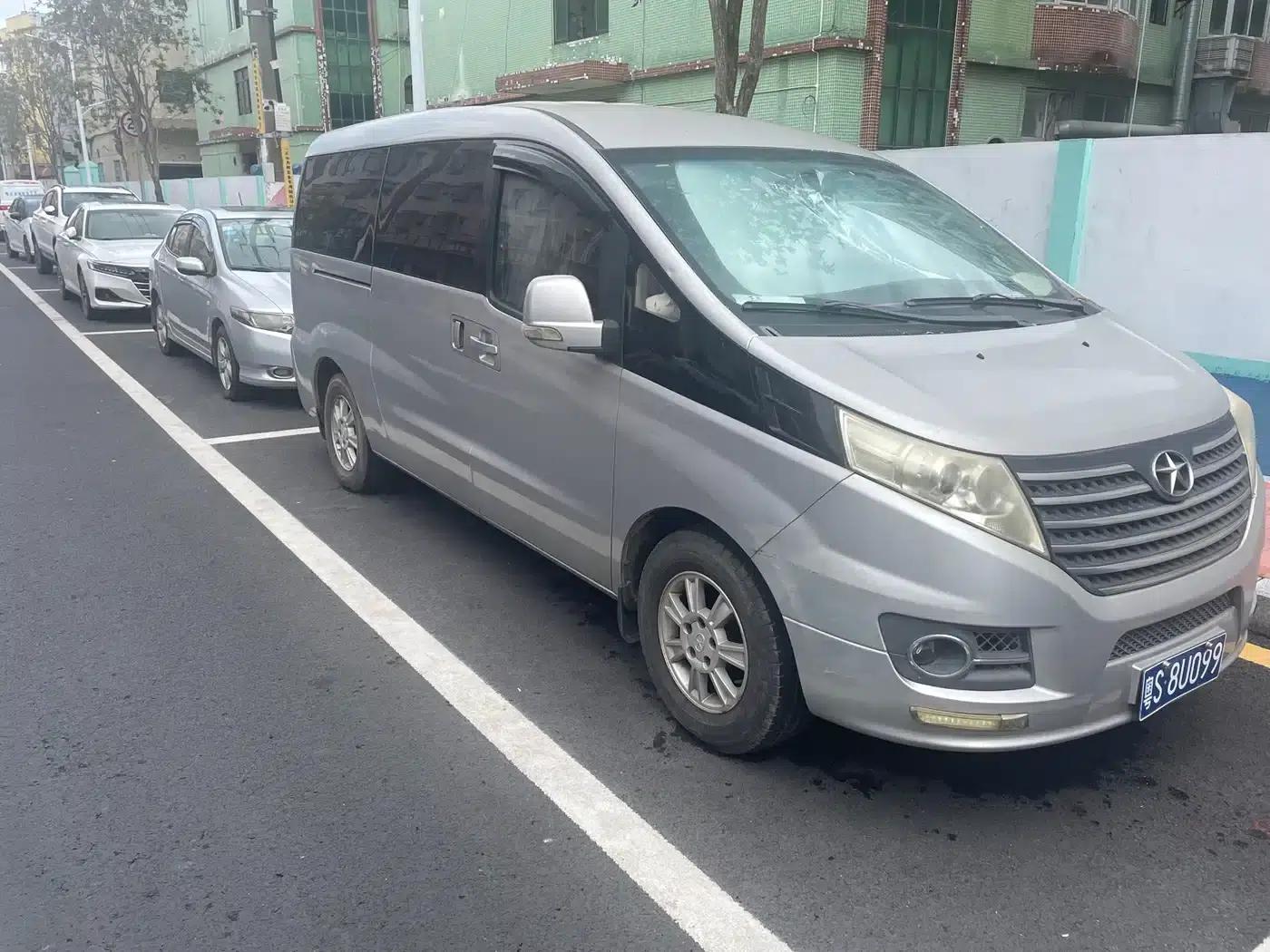 Refine M5 2012 1.9T Diesel Manual Executive Edition — миниатюра 1
