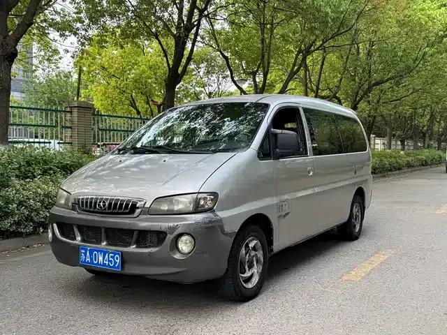Refine 2008 2.0L Shuttle Gasoline Model (Simplified Version with Front and Rear Air Conditioning)