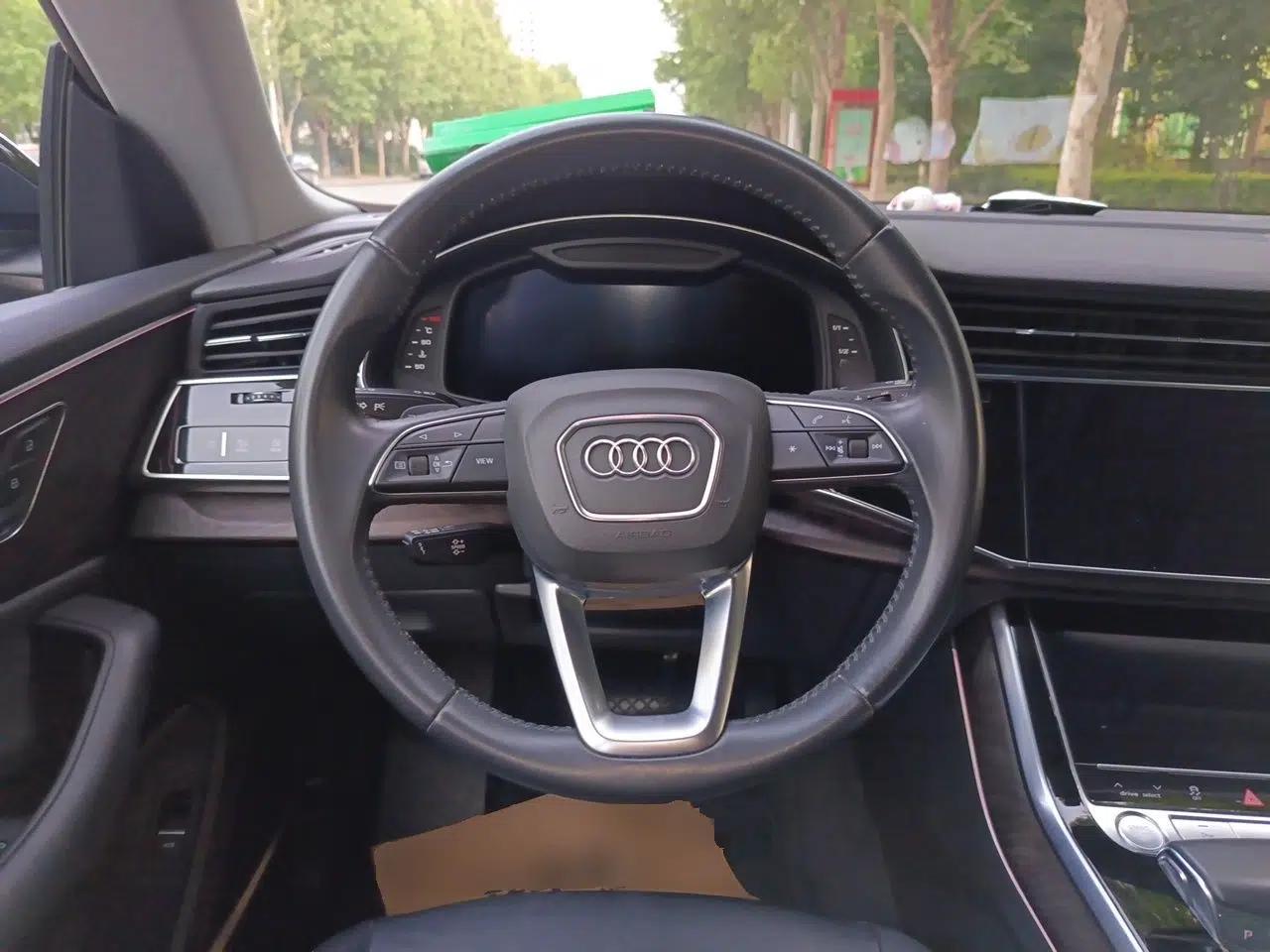 Audi Q8 2019 55 TFSI Luxury Dynamic Model — миниатюра 11