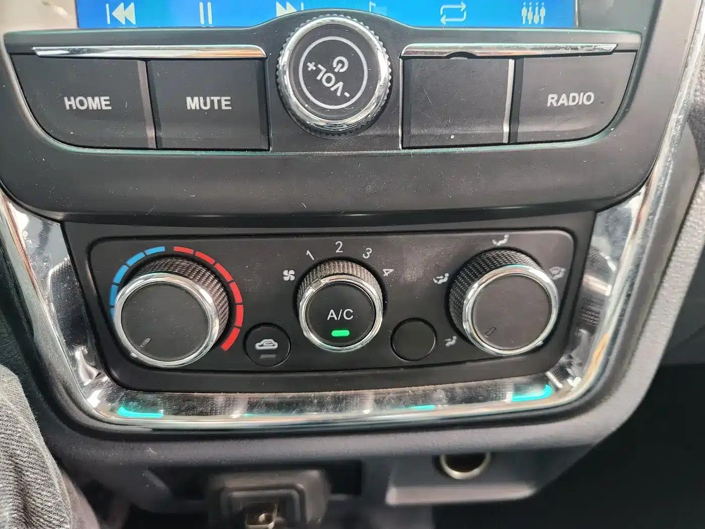 Little Sea Lion X30 2024 Model 1.5L Wealth Edition Van with 2/5 Seats and Front-Mounted Air Conditioning — миниатюра 18