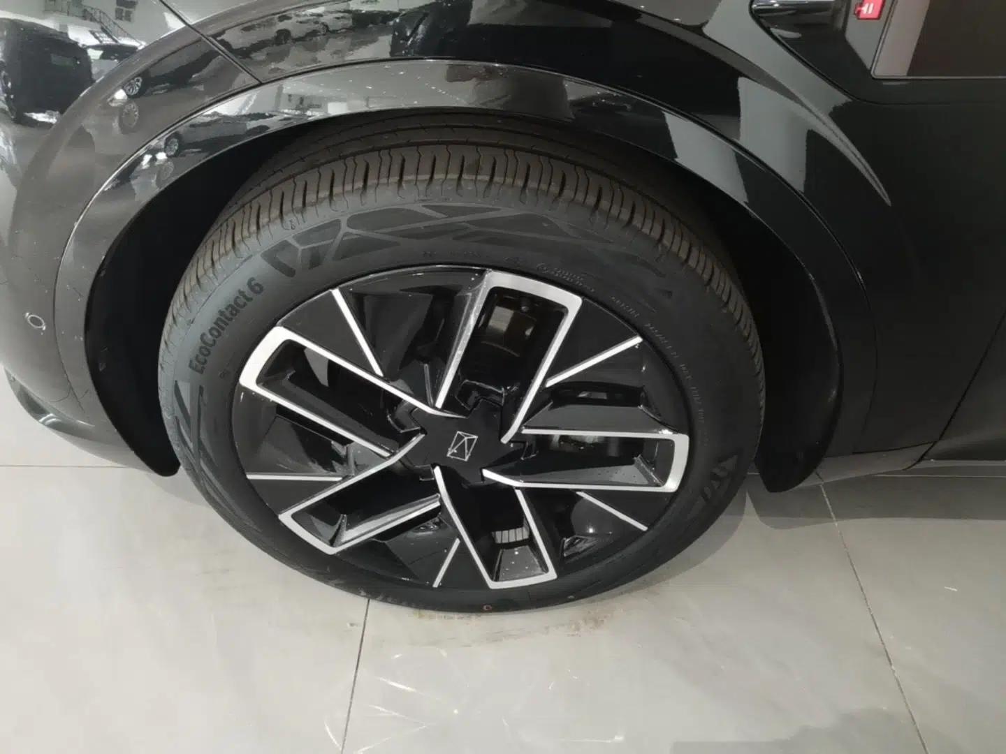 Avatr 11 2025 Max All-Electric Four-Wheel Drive — миниатюра 8
