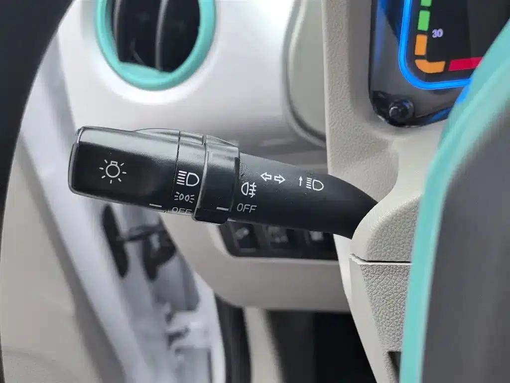 Yizhi EV2 2023 Auspicious Edition 201km Comfort Model — миниатюра 21