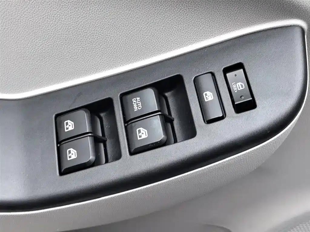 Yizhi EV2 2023 Auspicious Edition 201km Comfort Model — миниатюра 9