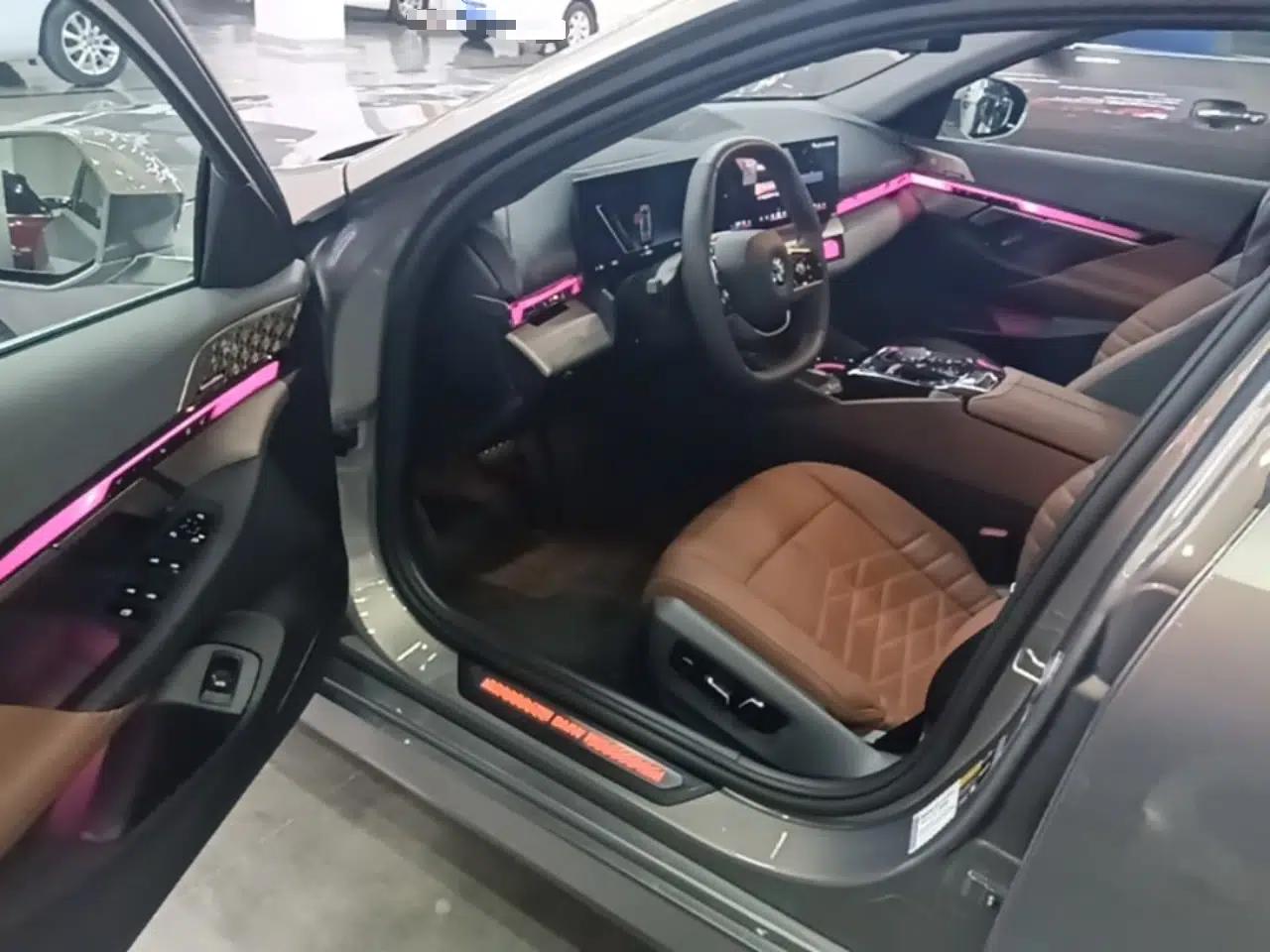 BMW i5 2024 eDrive 35L Prestige Luxury Package — миниатюра 18