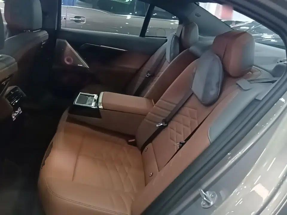 BMW i5 2024 eDrive 35L Prestige Luxury Package — миниатюра 19