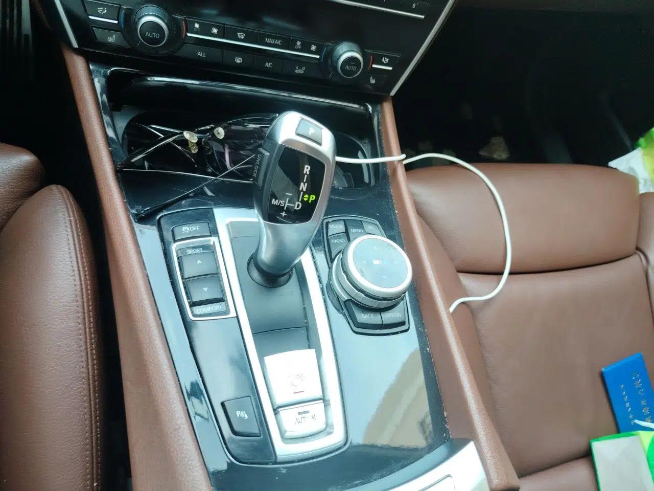 BMW 5 Series GT 2010 535i Leading Model — миниатюра 15