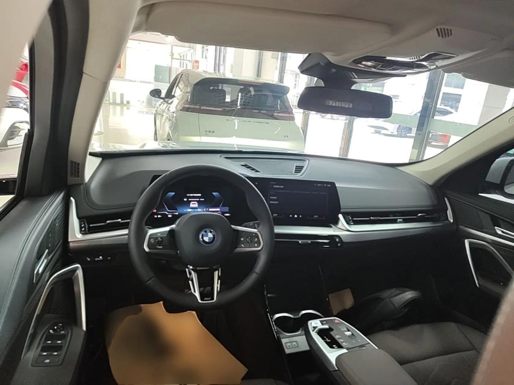 BMW iX1 2025 eDrive25L M Sport Package — миниатюра 12