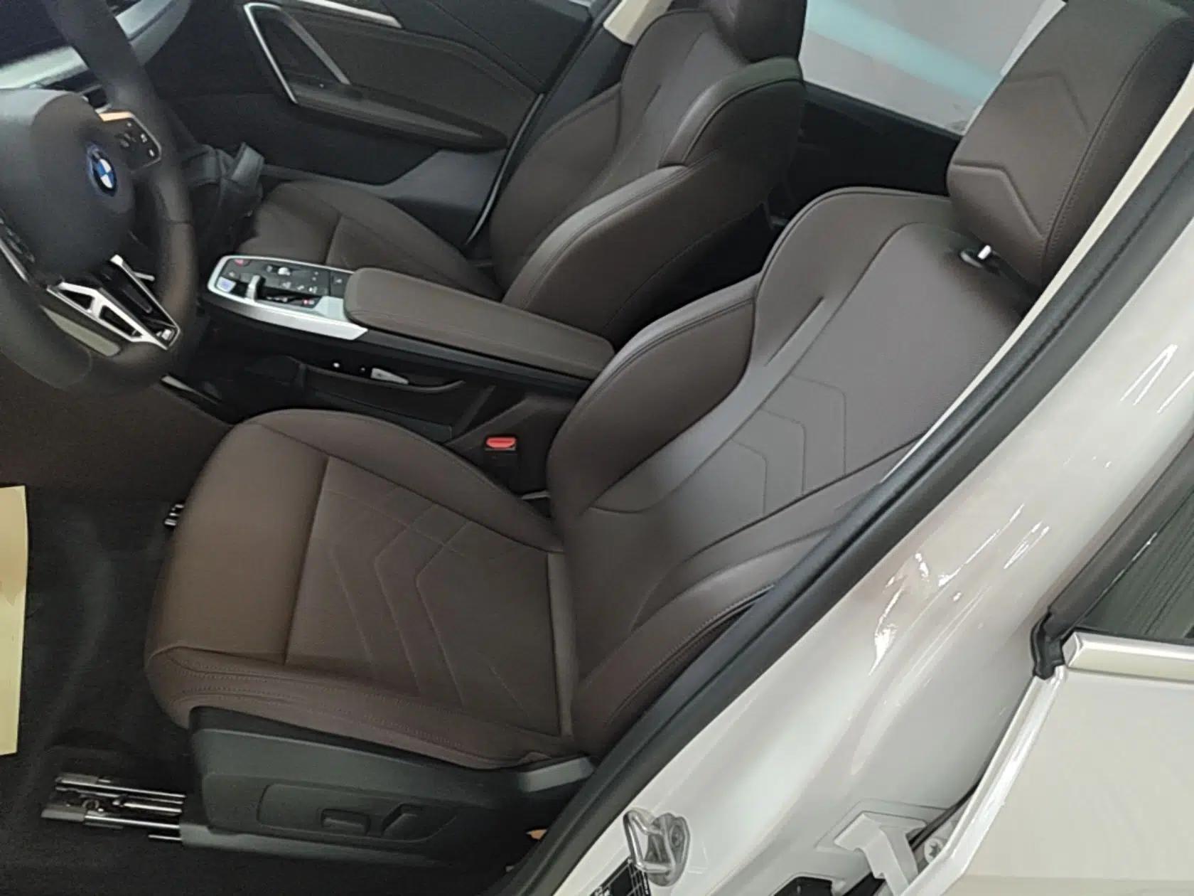 BMW iX1 2025 eDrive25L M Sport Package — миниатюра 17