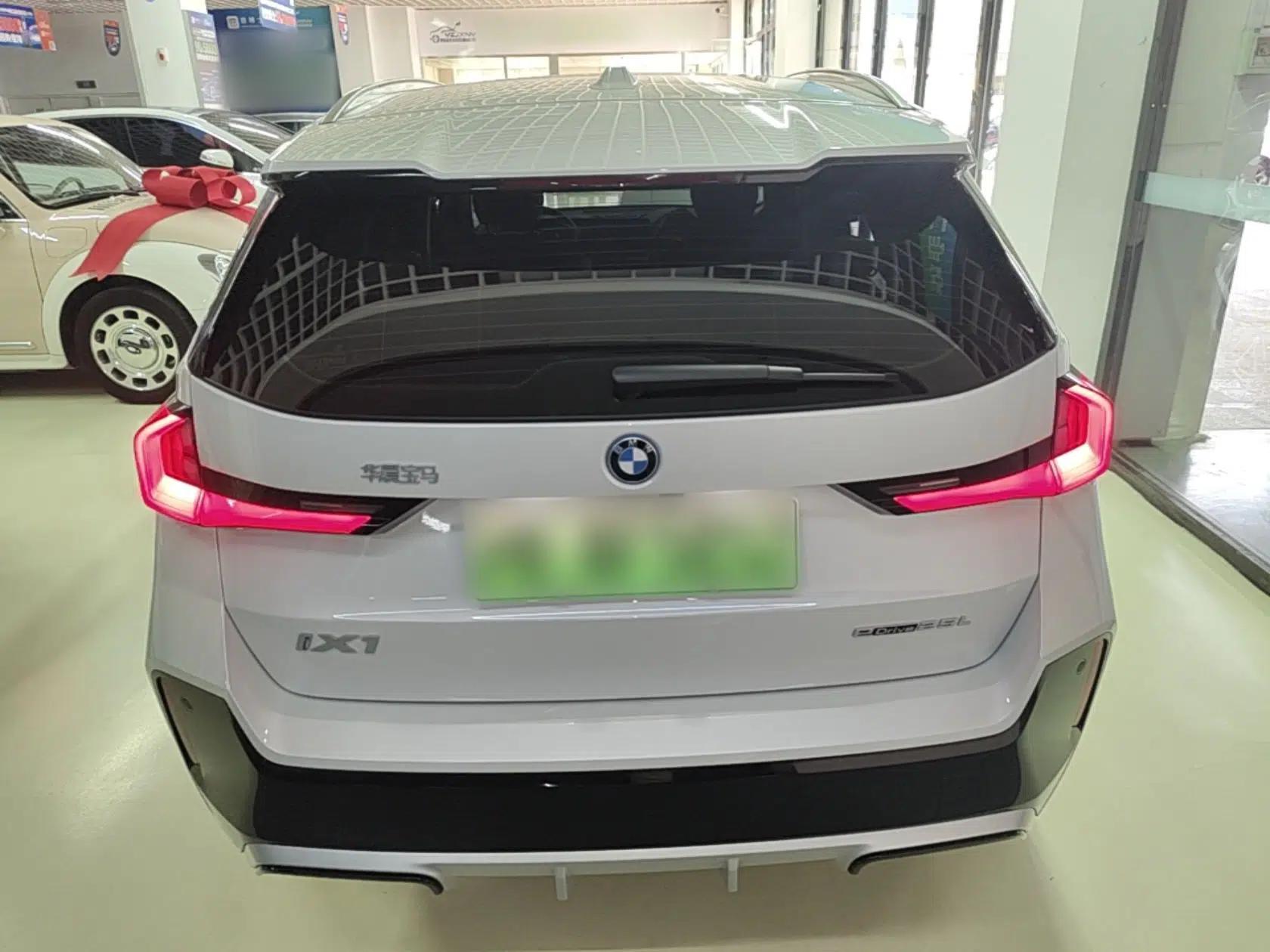 BMW iX1 2025 eDrive25L M Sport Package — миниатюра 3
