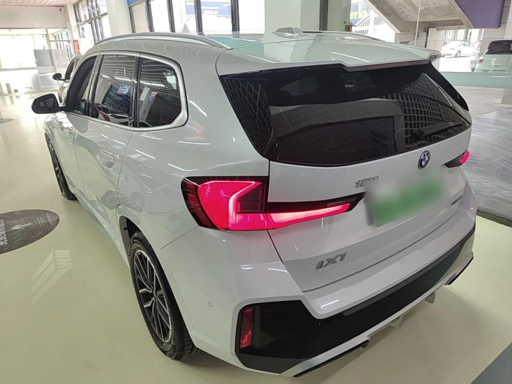 BMW iX1 2025 eDrive25L M Sport Package — миниатюра 7