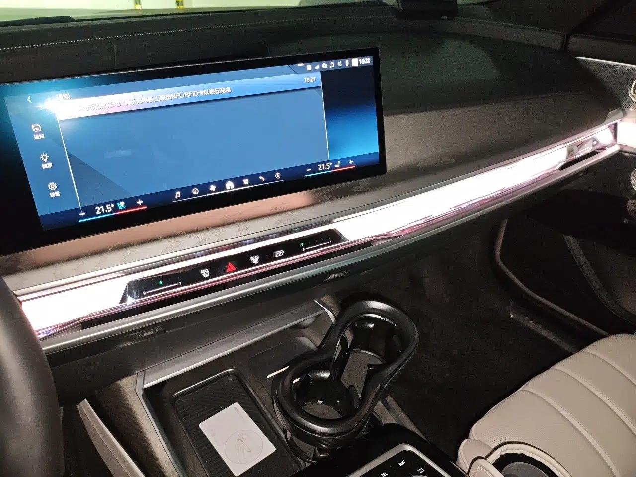 BMW i7 2023 xDrive60L M Sport Package — миниатюра 14
