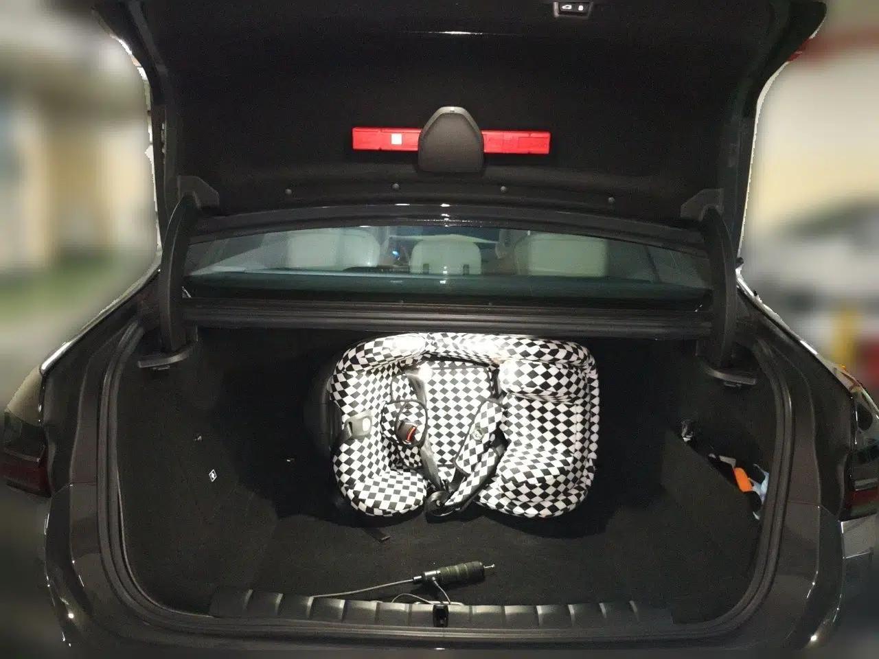 BMW i7 2023 xDrive60L M Sport Package — миниатюра 20
