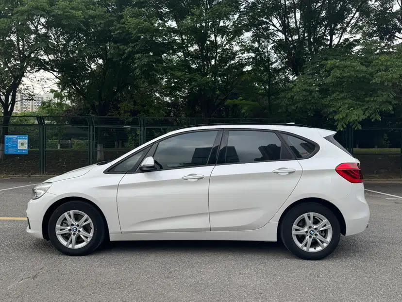 BMW 2 Series Active Tourer 2016 218i Leading Model — миниатюра 3