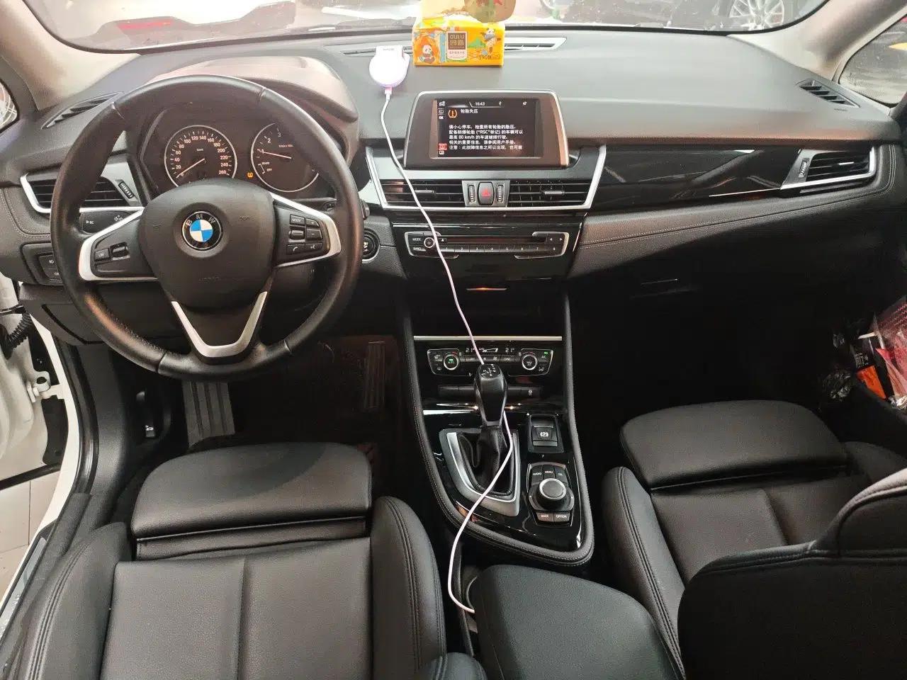 BMW 2 Series Active Tourer 2015 218i Sports Design Package — миниатюра 10