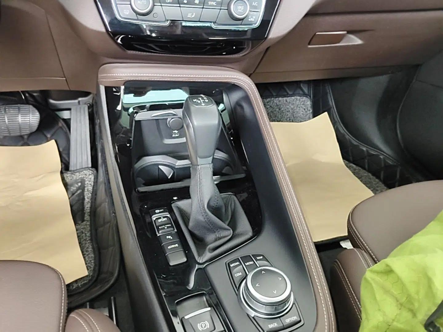 BMW X1 New Energy 2020 xDrive30Le Premium Edition — миниатюра 17