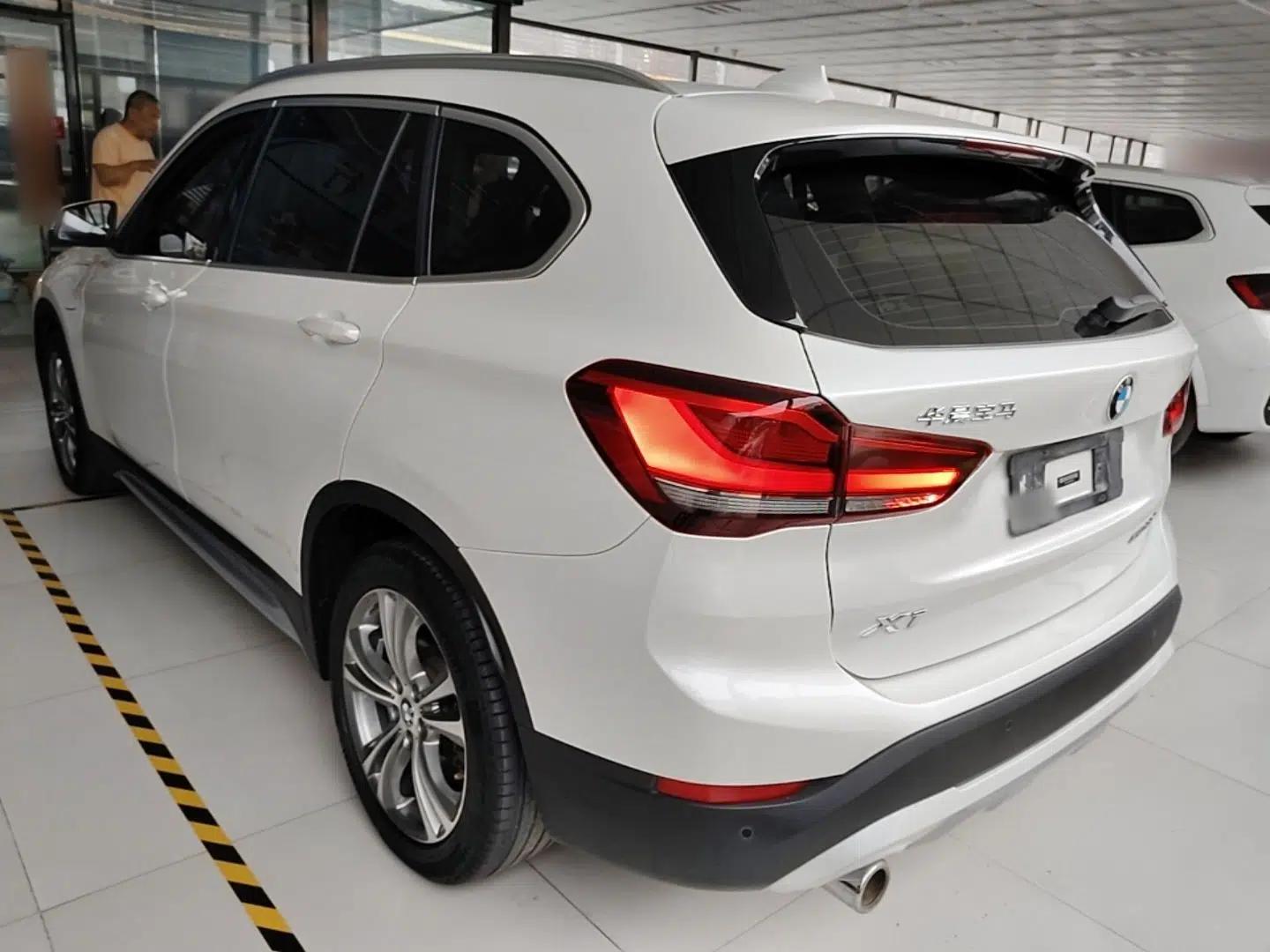 BMW X1 New Energy 2020 xDrive30Le Premium Edition — миниатюра 4
