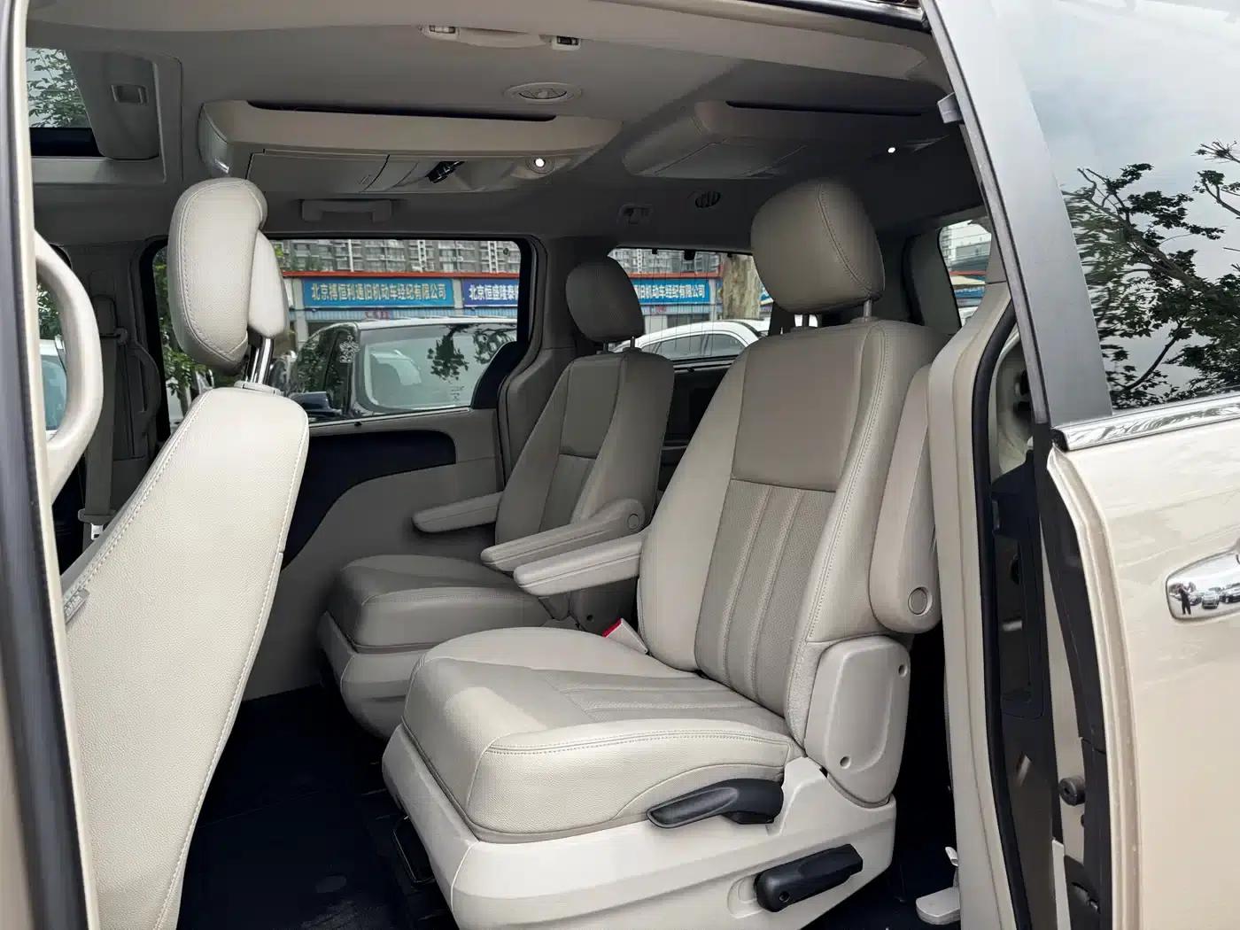 2014 Imported Grand Voyager 3.6L Comfort Edition — миниатюра 6