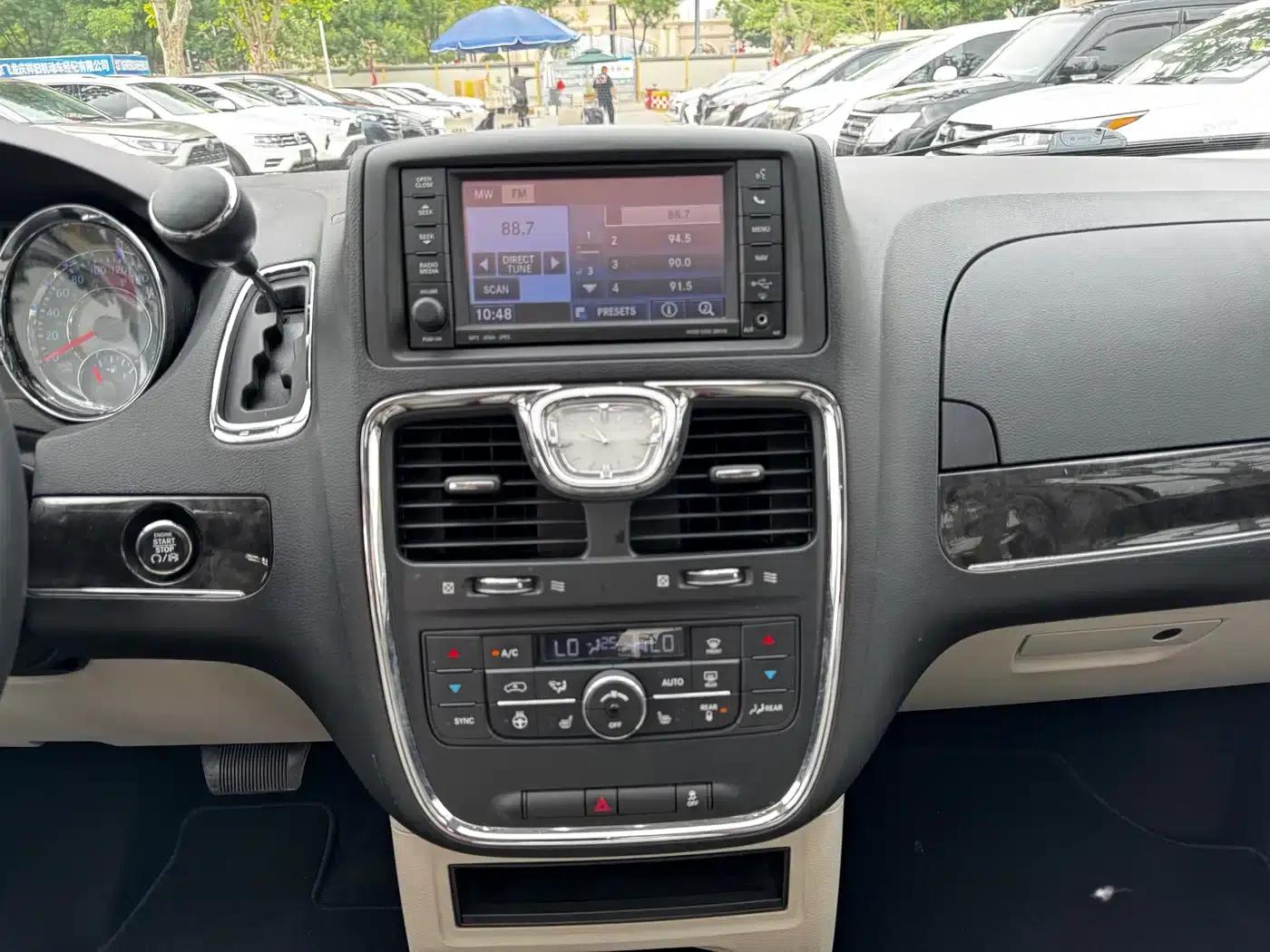 2014 Imported Grand Voyager 3.6L Comfort Edition — миниатюра 8