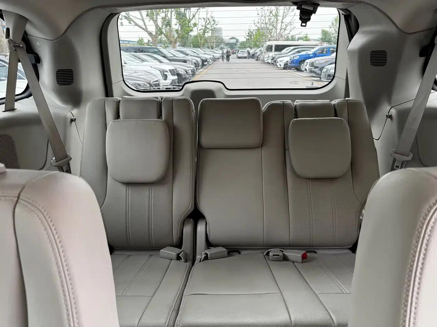 2014 Imported Grand Voyager 3.6L Comfort Edition — миниатюра 10