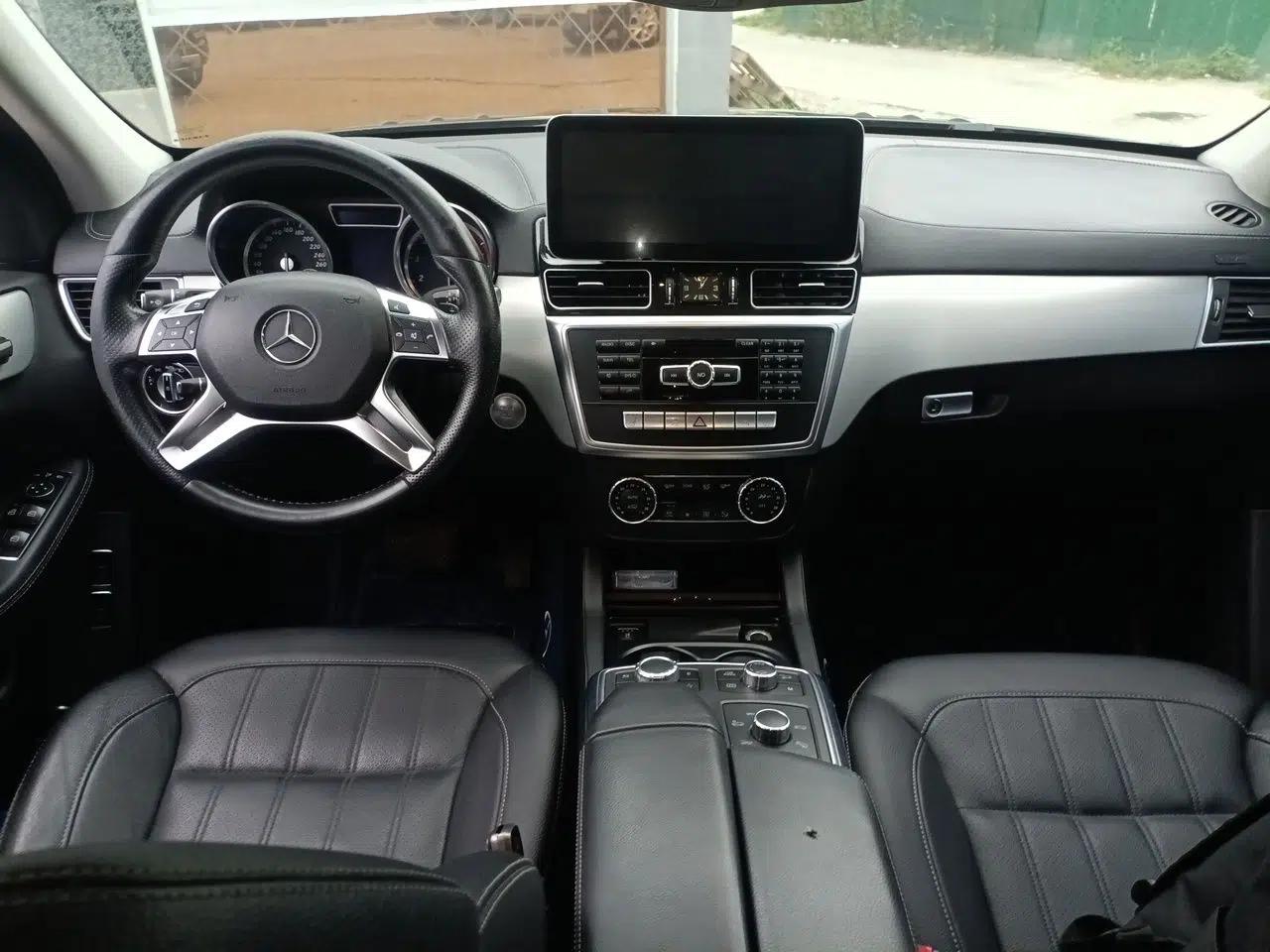 Mercedes-Benz GL-Class 2014 GL 400 4MATIC Dynamic Model — миниатюра 10