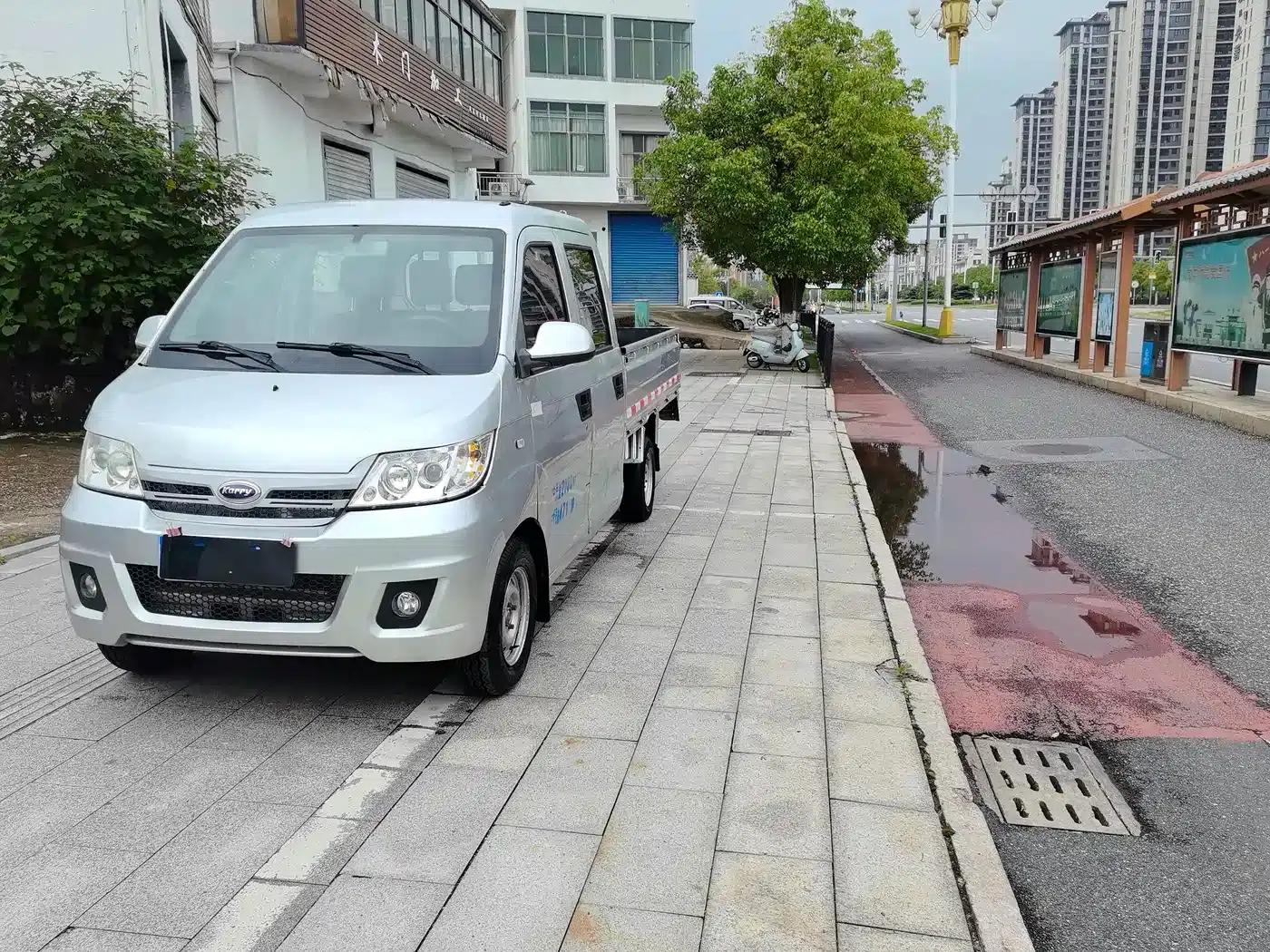 Yujin 2018 1.3L Double Cab Extended Standard Model ACTECO-SQR472WD — миниатюра 1