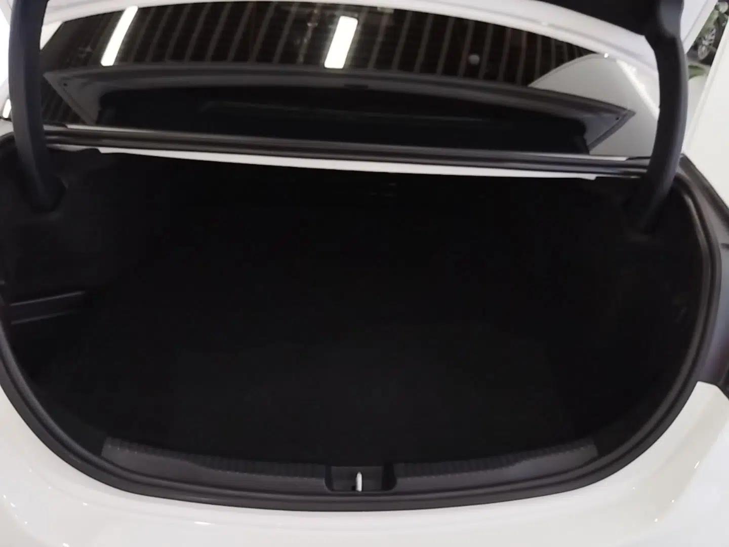 Mercedes-Benz C-Class New Energy 2023 C 350 eL — миниатюра 22